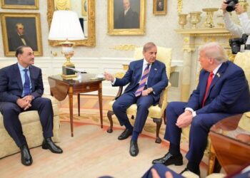 Trump Hosts Shehbaz Sharif & Asim Munir in Show of Diplomatic Thaw
