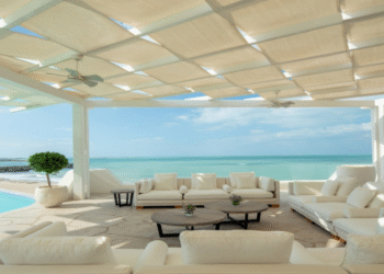 Anantara Santorini Abu Dhabi Retreat: A Luxurious Slice of Greece in the Desert